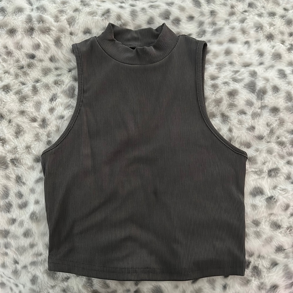 grey crop top